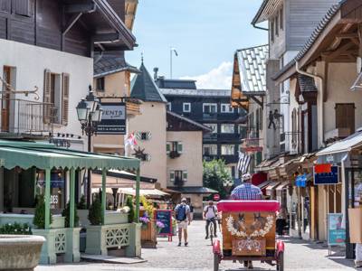 Shopping street and luxury boutiques in Megève village, French Alps, Beaumier