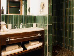 Détail de la salle de bain en chambre Privilège à Val Thorens.