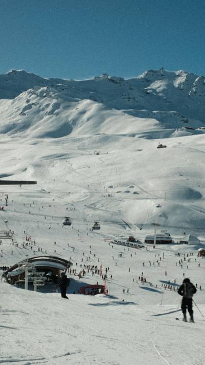 Panoramic view of the Val Thorens ski resort in the 3 Valleys.