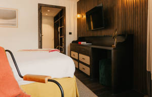 Télévision et amenities en chambre à Val Thorens