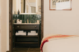 Suite avec vue sur la salle de bain à Val Thorens.