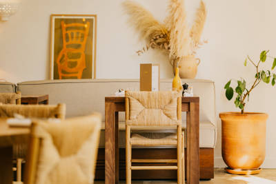 Warm and natural interior of Bacheto restaurant at the Beaumier hotel Le Moulin in Lourmarin