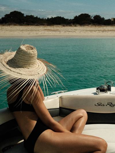 Boat trip and dolce vita in the turquoise waters of Ibiza, Beaumier hotel Petunia