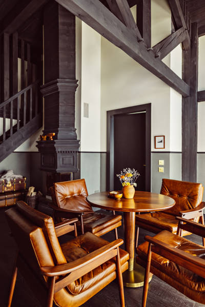 Cosy lounge area in a suite at the Beaumier hotel Le Fitz Roy, Val Thorens