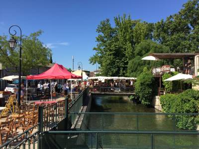 Sunday market along the Sorgue river in L'Isle-sur-la-Sorgue, Luberon, Provence