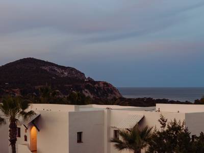 See the most beautiful sunsets in Ibiza in the Beaumier hotel Petunia